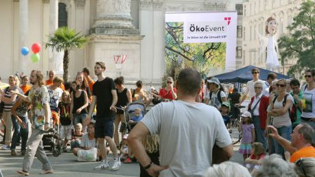 Menschen beim Buskers Festival