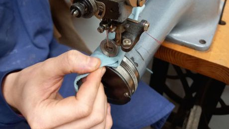 N&auml;hen mit einer professionellen N&auml;hmaschine