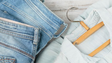 Gebrauchte Jeans und Blusen