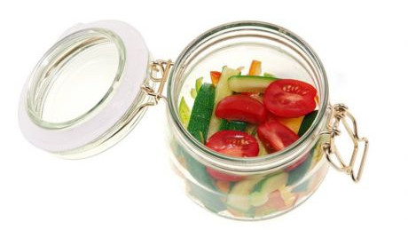 Gedünstetes Gemüse in einem Einmachglas