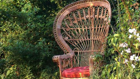 bequemer Sessel im Garten