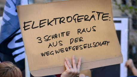 Poster auf eine Demonstration: Elektroger&auml;te: 3 Schritte raus aus der Wegwerfgesellschaft