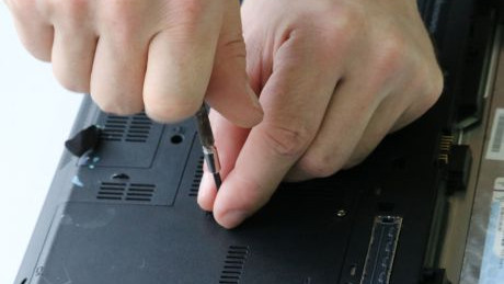 Reparieren eines Laptops