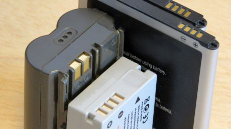 Li-Ionen Akkus aus Mobiltelefonen und Fotoapparaten