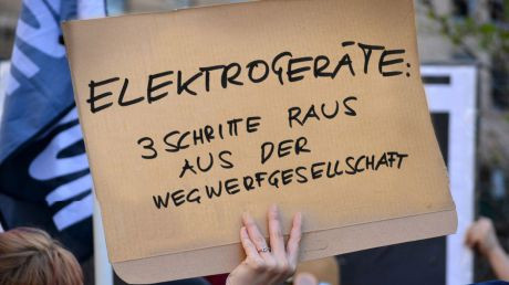 Poster auf eine Demonstration: Elektroger&auml;te: 3 Schritte raus aus der Wegwerfgesellschaft