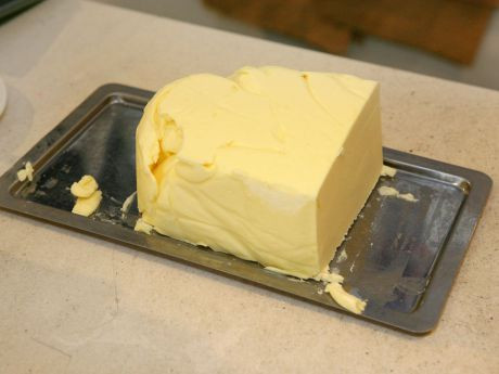gro&szlig;er Butterblock in der mass-greisslerei.at